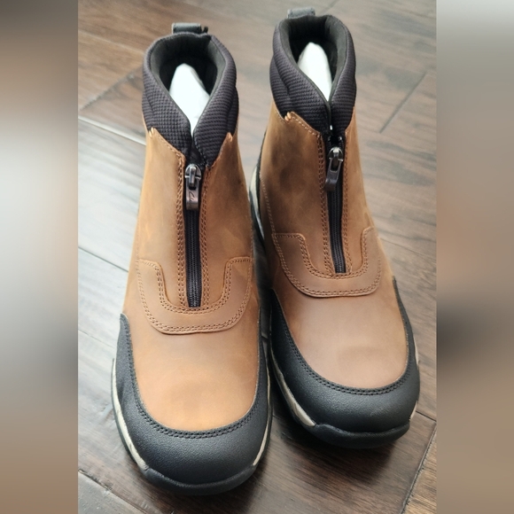 MEN'S CLARKS GROVE ZIP II WINTER BOOTS, SIZE 11.5 M. NEW WITH BOX. - Picture 2 of 11